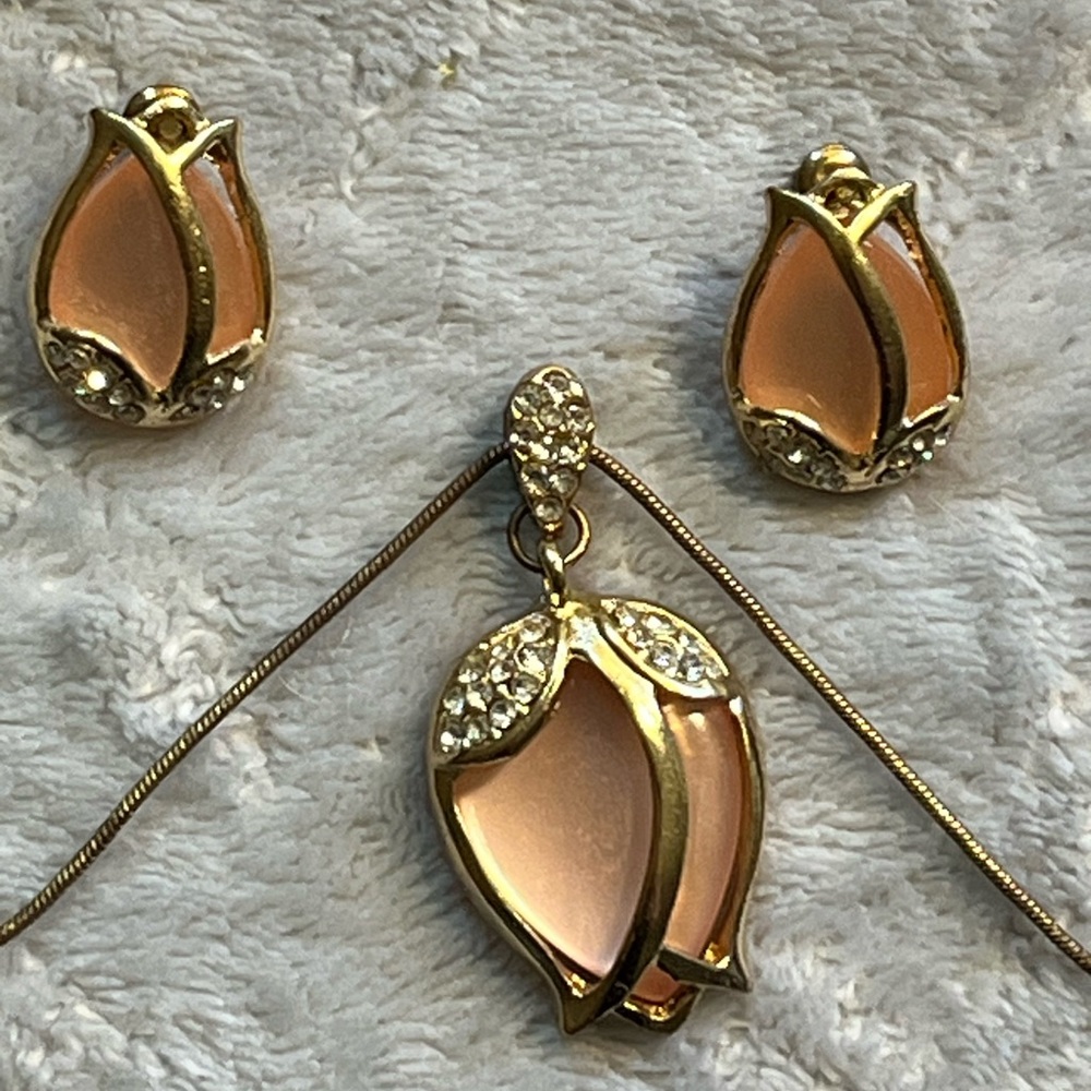 Pink and Rose Gold Dimensional Rose Earrings & Necklace with Crystal Accents